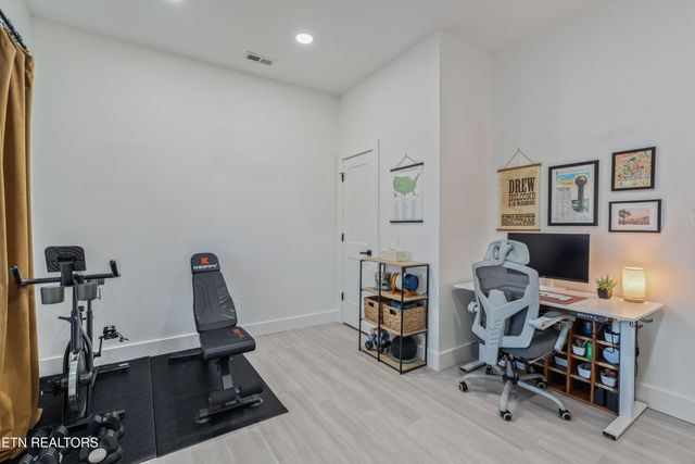 230 E Morelia Ave, Knoxville, TN 37917