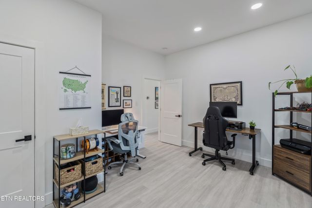 230 E Morelia Ave, Knoxville, TN 37917