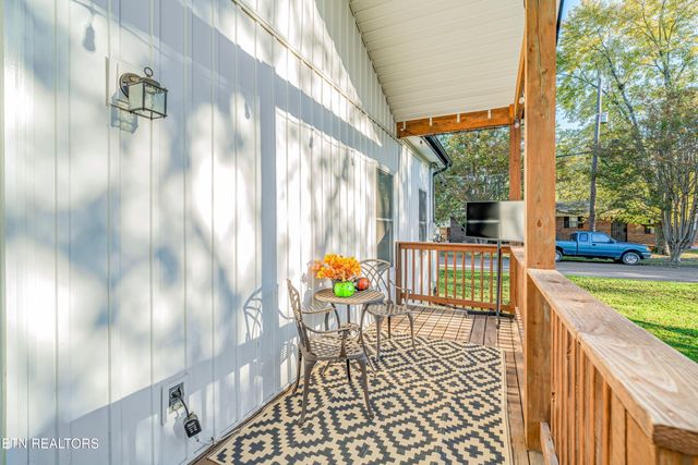 230 E Morelia Ave, Knoxville, TN 37917