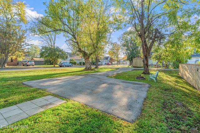 230 E Morelia Ave, Knoxville, TN 37917