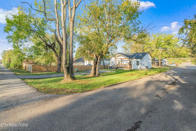 230 E Morelia Ave, Knoxville, TN 37917