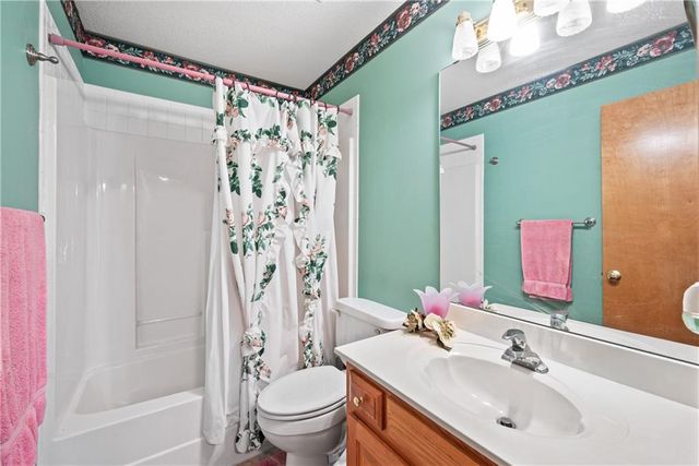 604 S Sunset Lane, Raymore, MO 64083