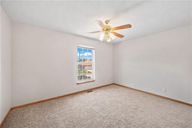 604 S Sunset Lane, Raymore, MO 64083