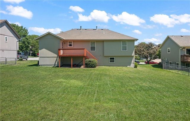 604 S Sunset Lane, Raymore, MO 64083