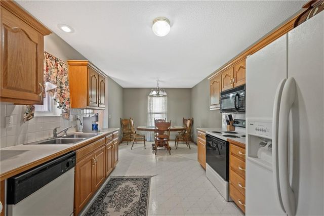 604 S Sunset Lane, Raymore, MO 64083