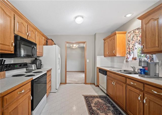 604 S Sunset Lane, Raymore, MO 64083