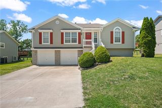 604 S Sunset Lane, Raymore, MO 64083
