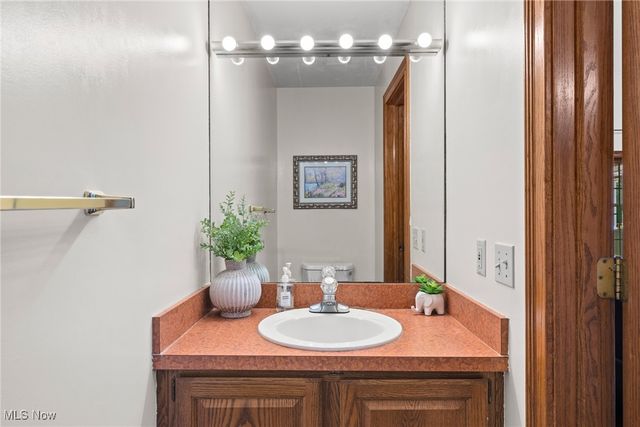 6170 Nicholson Drive, Hudson, OH 44236