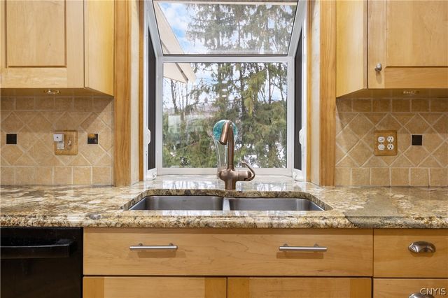 10 Northridge Road, Dewitt, NY 13214