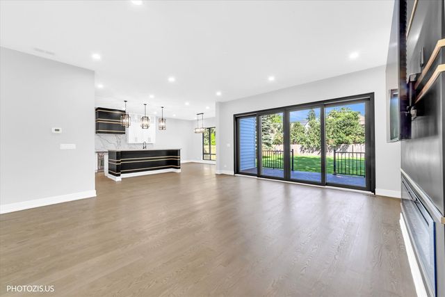 4708 Laurel Avenue, Glenview, IL 60025