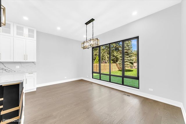 4708 Laurel Avenue, Glenview, IL 60025