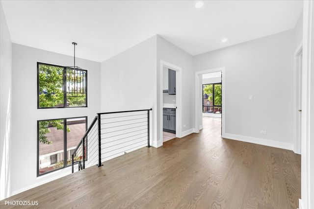4708 Laurel Avenue, Glenview, IL 60025