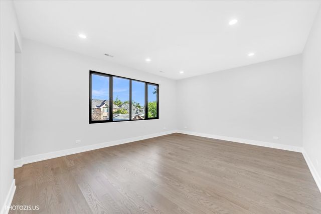 4708 Laurel Avenue, Glenview, IL 60025