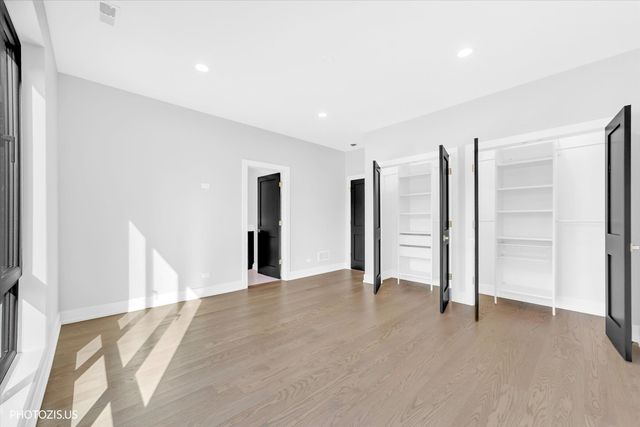 4708 Laurel Avenue, Glenview, IL 60025