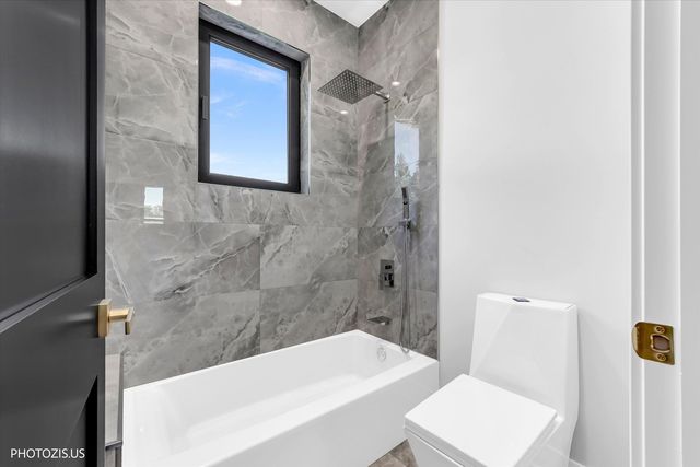 4708 Laurel Avenue, Glenview, IL 60025