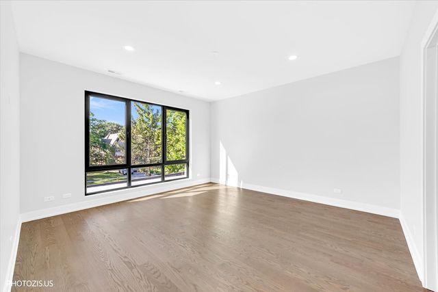4708 Laurel Avenue, Glenview, IL 60025