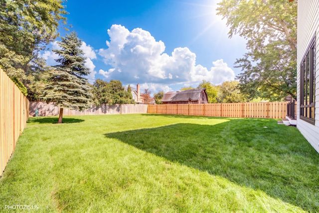 4708 Laurel Avenue, Glenview, IL 60025