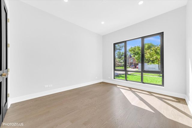 4708 Laurel Avenue, Glenview, IL 60025