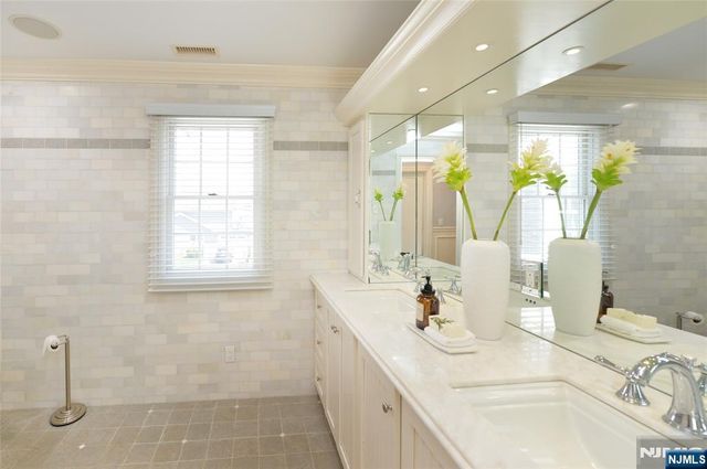 130 Glenwood Road, Ridgewood, NJ 07450