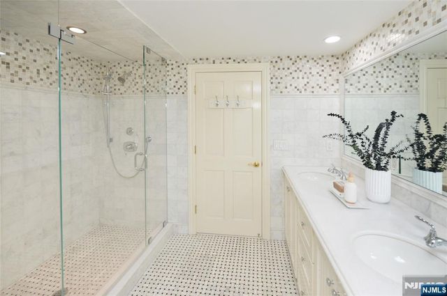 130 Glenwood Road, Ridgewood, NJ 07450