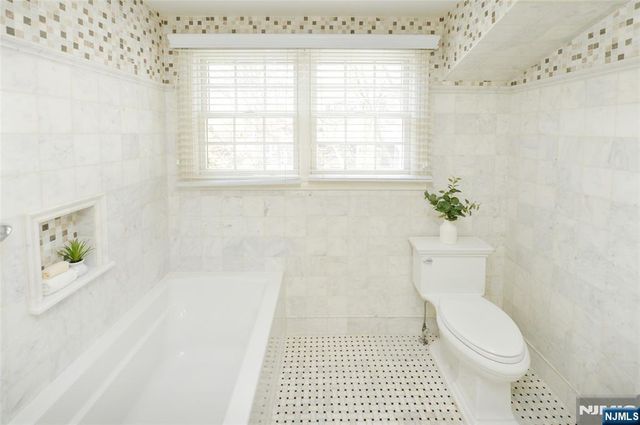 130 Glenwood Road, Ridgewood, NJ 07450