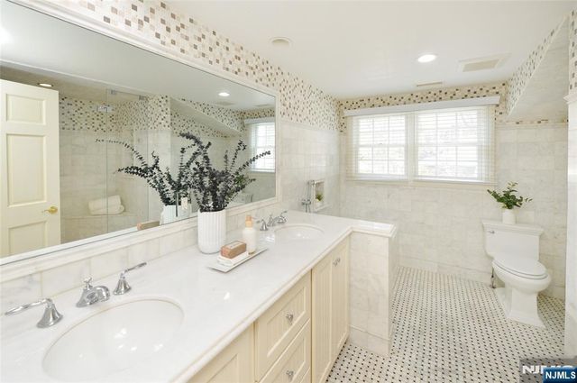130 Glenwood Road, Ridgewood, NJ 07450