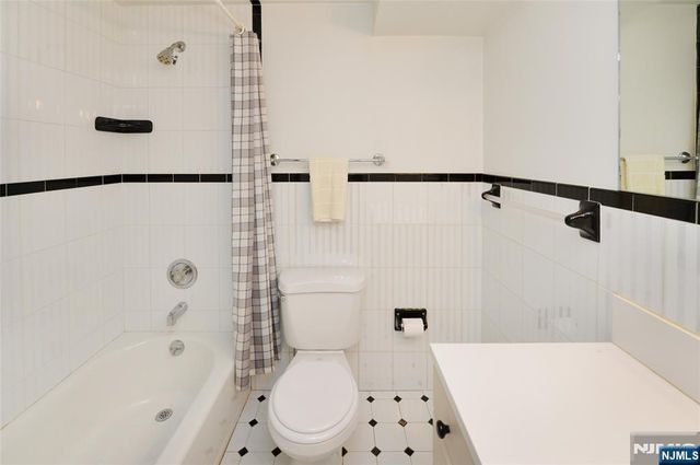 130 Glenwood Road, Ridgewood, NJ 07450
