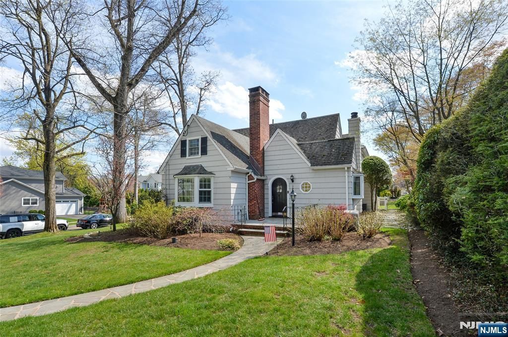130 Glenwood Road, Ridgewood, NJ 07450