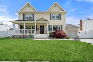 47 Syosset Circle, Syosset, NY 11791