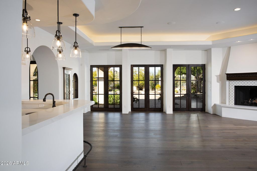 Image 11 of property listing at 10728 E COTTONTAIL Lane, Scottsdale, AZ 85255