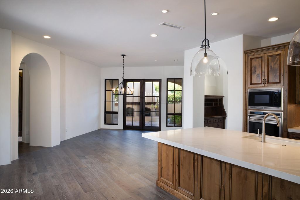 Image 16 of property listing at 10728 E COTTONTAIL Lane, Scottsdale, AZ 85255