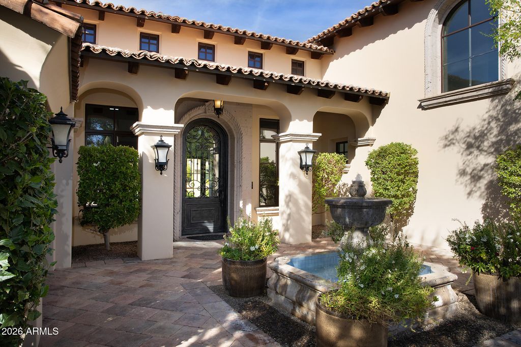 Image 4 of property listing at 10728 E COTTONTAIL Lane, Scottsdale, AZ 85255