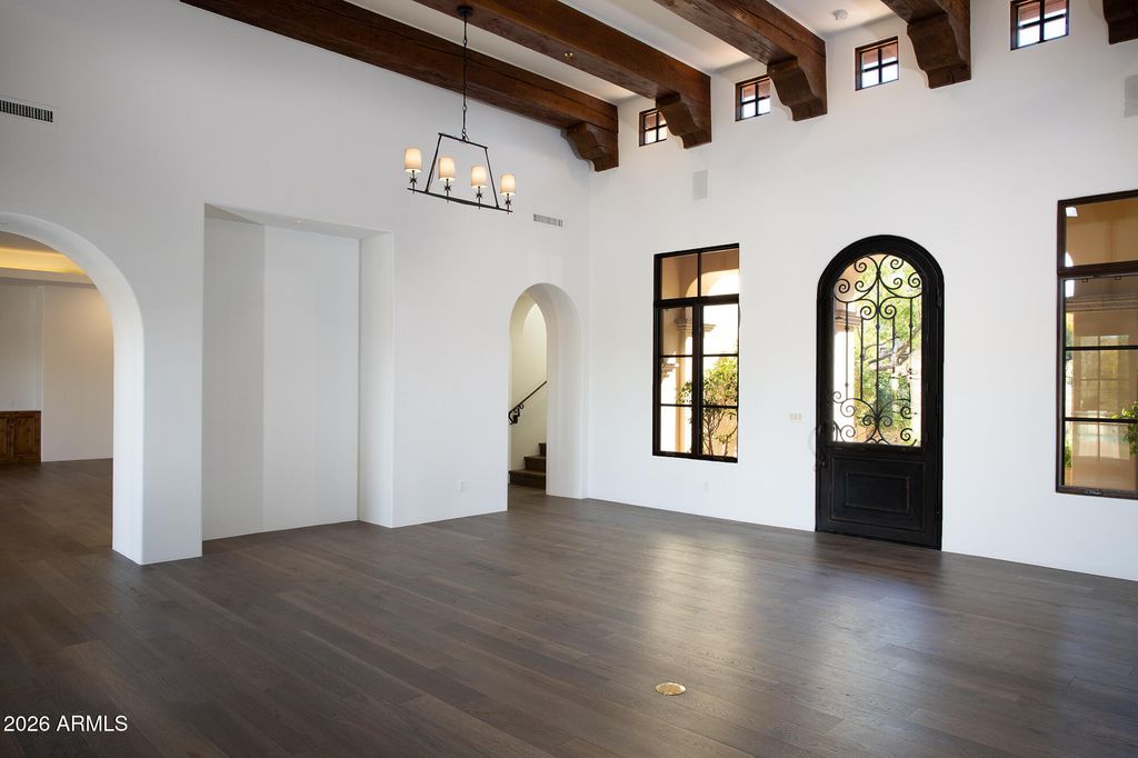 Image 5 of property listing at 10728 E COTTONTAIL Lane, Scottsdale, AZ 85255