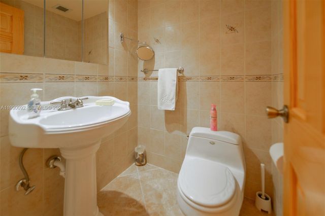 1980 S Ocean Dr 10L, Hallandale Beach, FL 33009