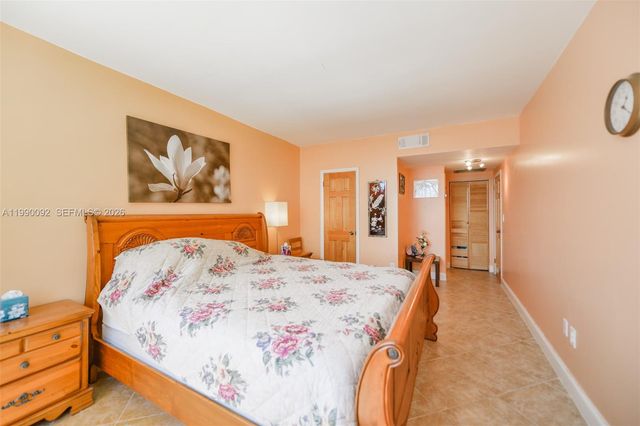 1980 S Ocean Dr 10L, Hallandale Beach, FL 33009