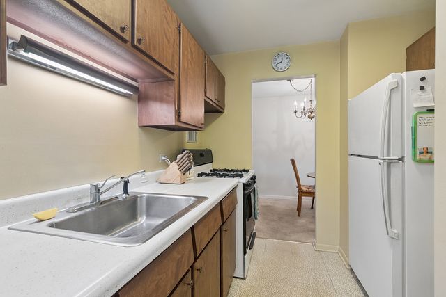 9840 S Pulaski Road 106, Oak Lawn, IL 60453