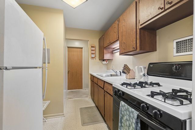 9840 S Pulaski Road 106, Oak Lawn, IL 60453