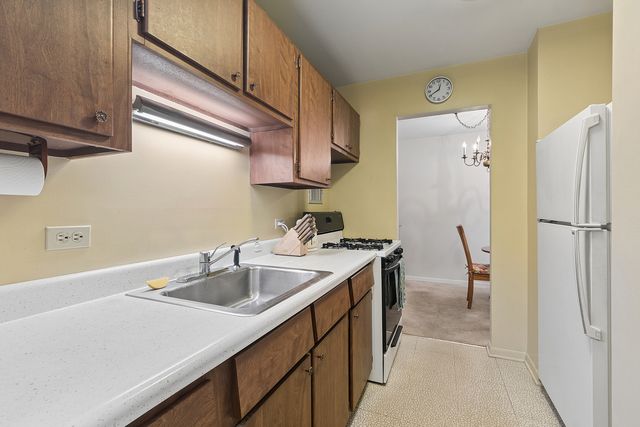 9840 S Pulaski Road 106, Oak Lawn, IL 60453