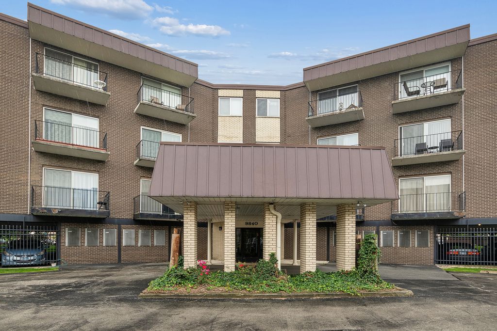 9840 S Pulaski Road 106, Oak Lawn, IL 60453