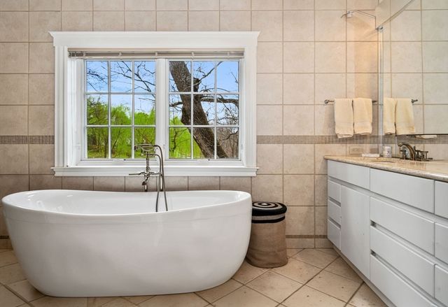 24 Radcliff Rd, Newton, MA 02468