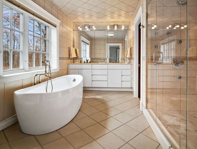 24 Radcliff Rd, Newton, MA 02468