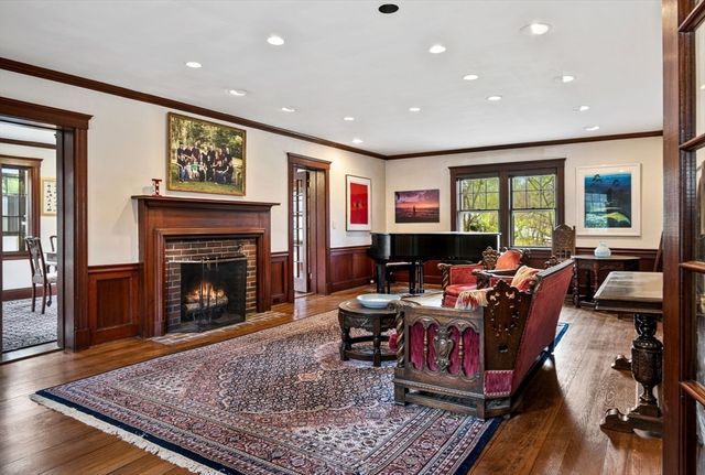 24 Radcliff Rd, Newton, MA 02468
