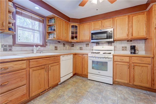 858 Bridle Lane, Webster, NY 14580
