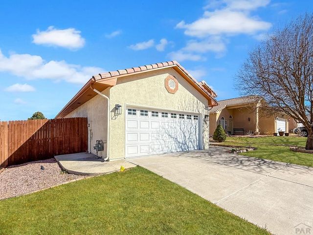 4901 Briarcrest Dr, Pueblo, CO 81005