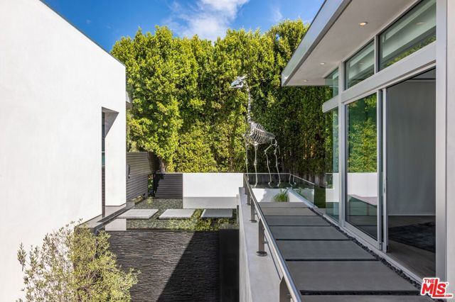 1474 Blue Jay Way, Los Angeles, CA 90069