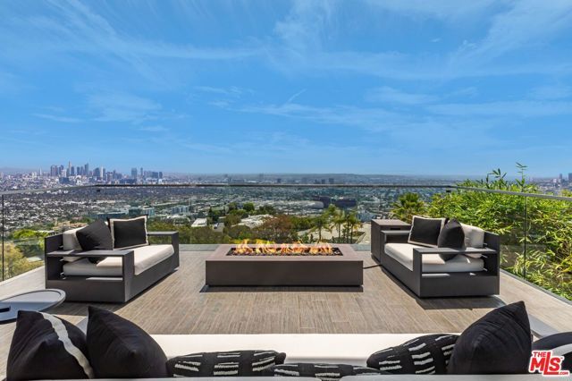 1474 Blue Jay Way, Los Angeles, CA 90069