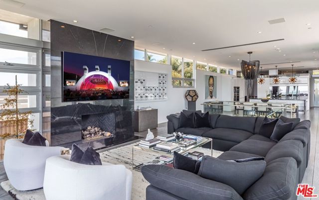 1474 Blue Jay Way, Los Angeles, CA 90069