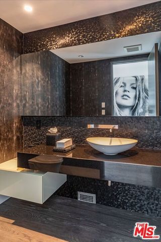 1474 Blue Jay Way, Los Angeles, CA 90069