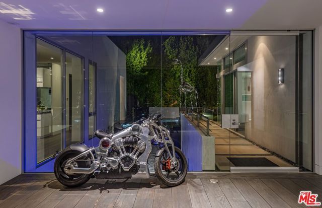 1474 Blue Jay Way, Los Angeles, CA 90069
