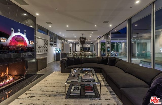 1474 Blue Jay Way, Los Angeles, CA 90069